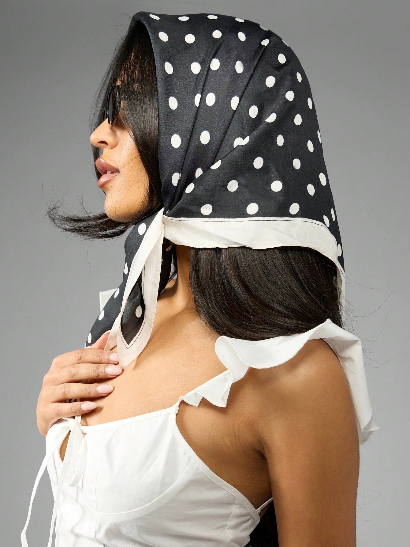 MISSGUIDED Vintage Inspired Polka Dot Head Wrap Scarf Bandana with White Border Detail Retro Style Hair Accessory Y2K Fashion Spring Summer