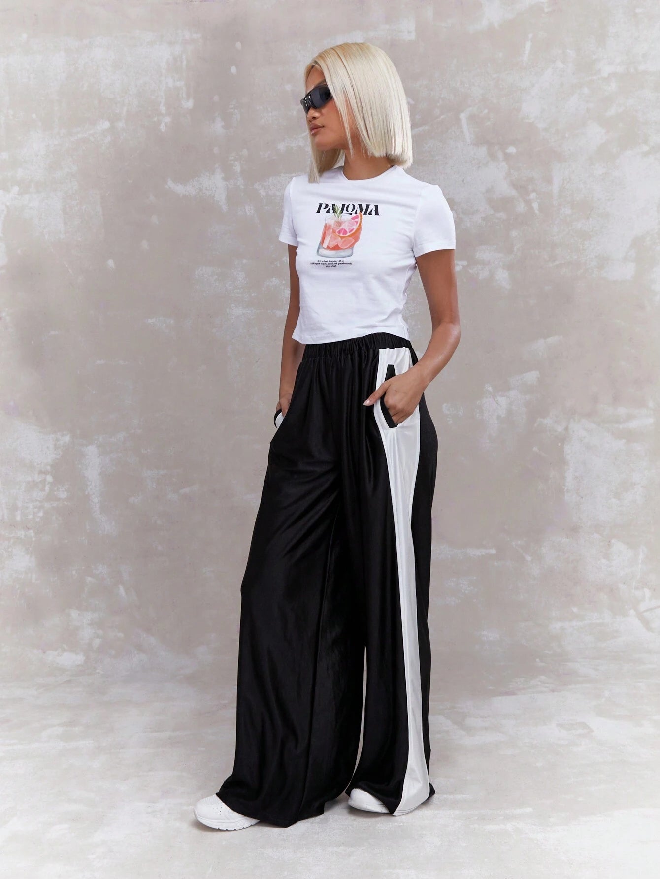 MISSGUIDED Crop Fitted Baby Tee with Paloma Cocktail Print