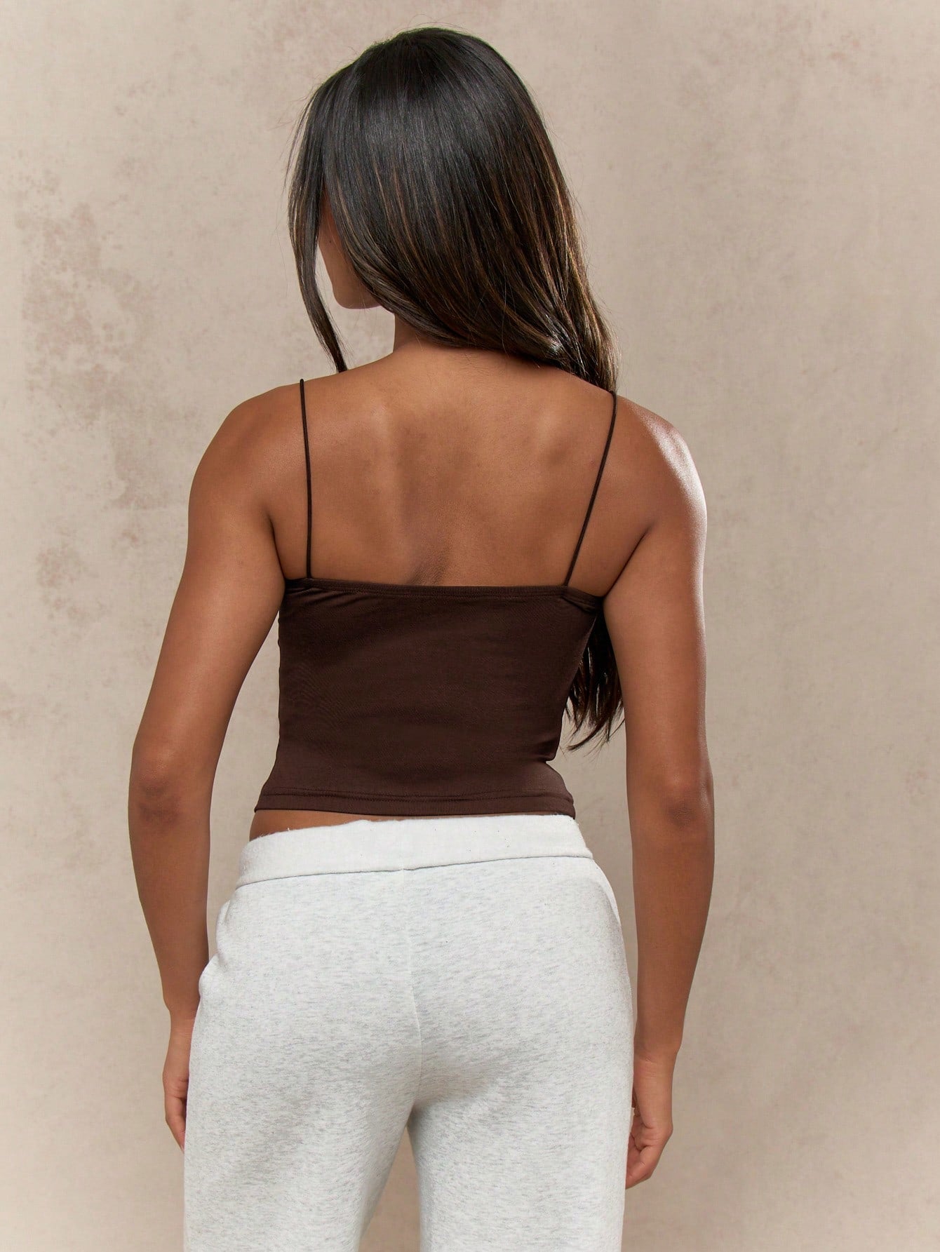 MISSGUIDED Chic Ribbed Bandeau Crop Top Thin Strap Summer Cami Basic Stretch Fitted Tank Casual Loungewear Athleisure Top Minimalist Wardrobe Essential